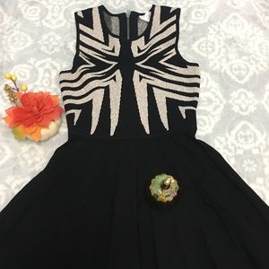 beautiful dress size S in color black
